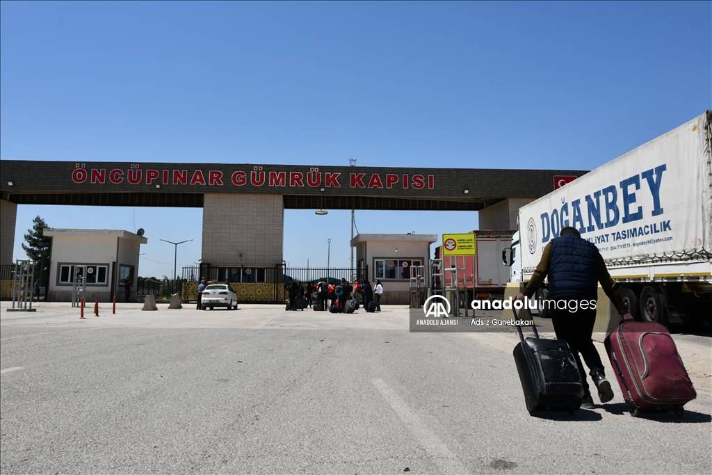 Suriyelilerin ülkelerine gönüllü geri dönüşleri sürüyor