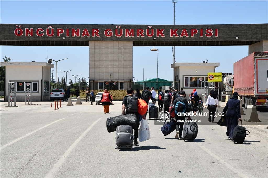 Suriyelilerin ülkelerine gönüllü geri dönüşleri sürüyor