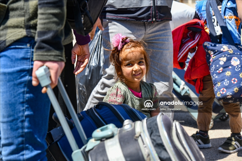 Suriyelilerin ülkelerine gönüllü geri dönüşleri sürüyor