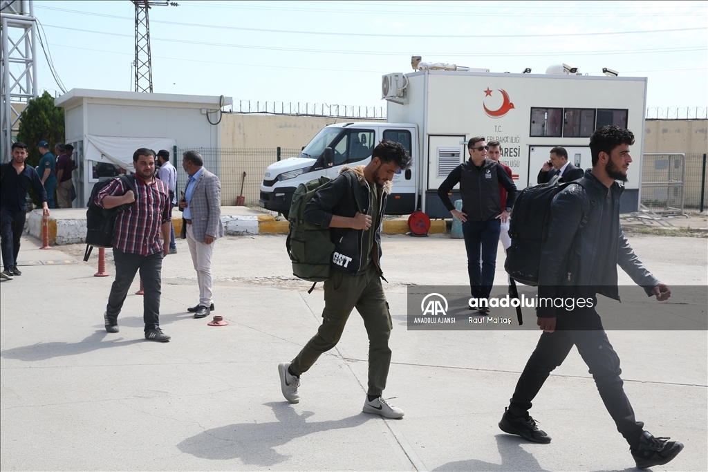 Suriyelilerin ülkelerine gönüllü geri dönüşleri sürüyor