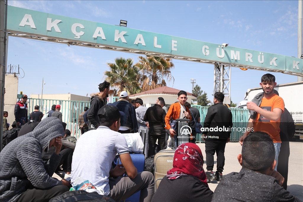 Suriyelilerin ülkelerine gönüllü geri dönüşleri sürüyor