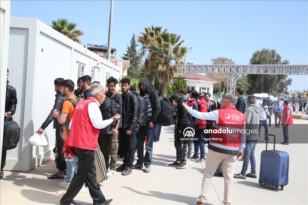 Suriyelilerin ülkelerine gönüllü geri dönüşleri sürüyor