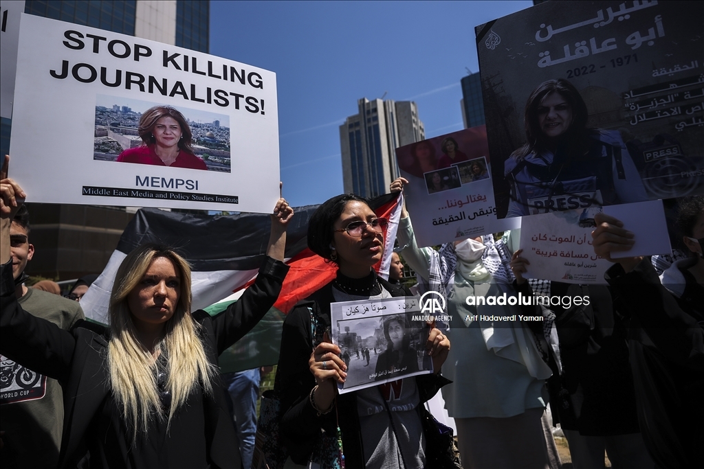 تظاهرات خبرنگاران فلسطینی ساکن استانبول در محکومیت قتل ابوعاقله