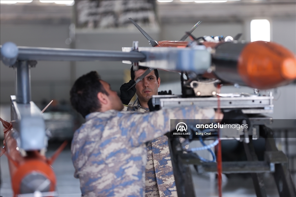 Hava Kuvvetlerinin 401. Test Filo Komutanlığı milli silahları semalarda göreve hazırlıyor
