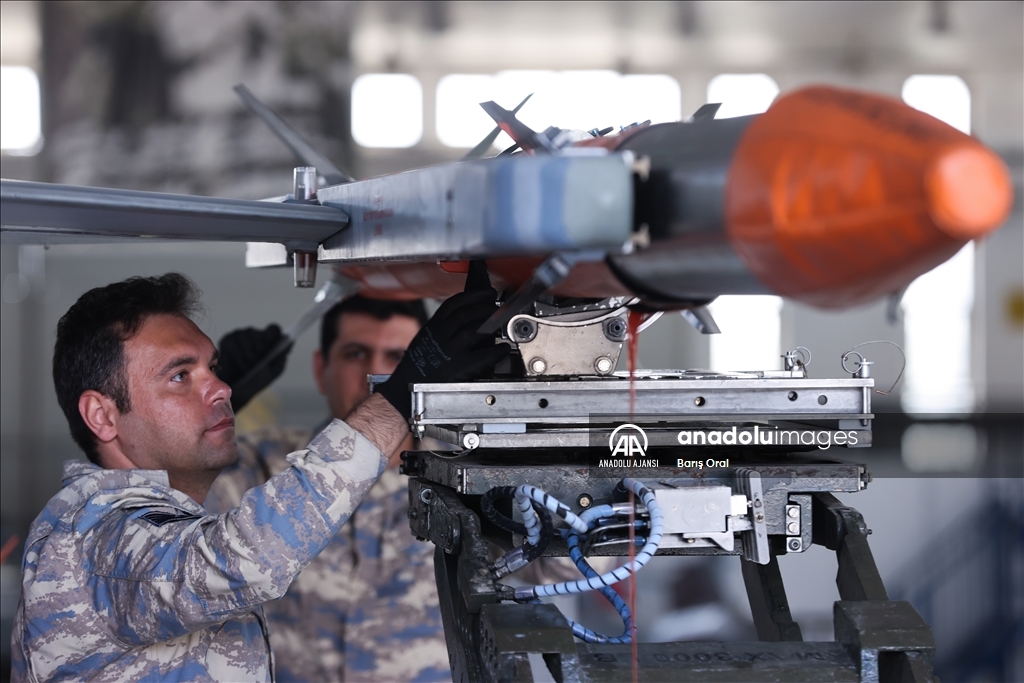 Hava Kuvvetlerinin 401. Test Filo Komutanlığı milli silahları semalarda göreve hazırlıyor