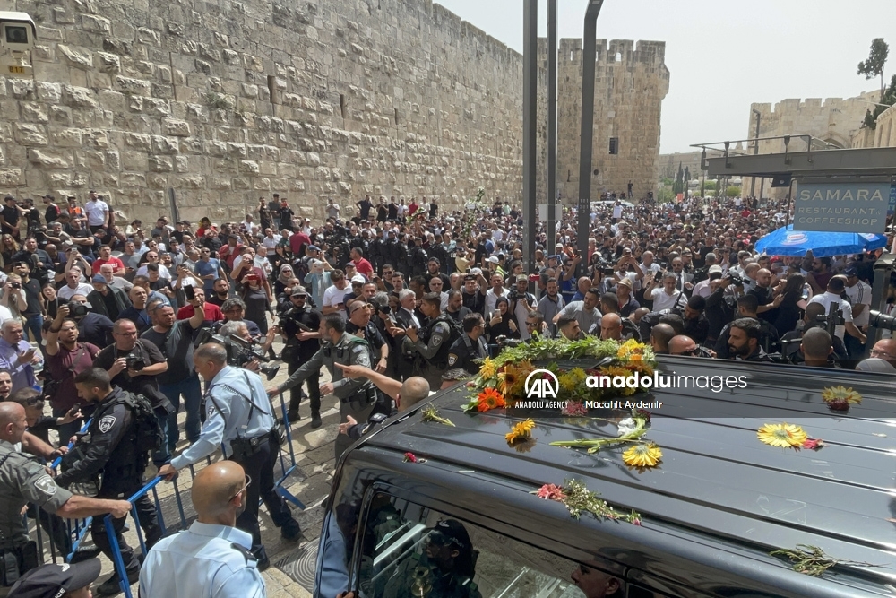 La Policía israelí ataca a los asistentes al cortejo fúnebre de la periodista Shireen Abu Akleh en Jerusalén Este