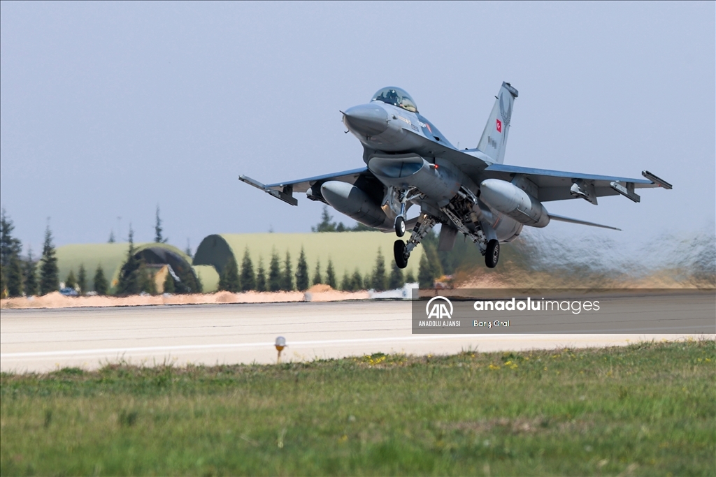 Hava Kuvvetlerinin 401. Test Filo Komutanlığı milli silahları semalarda göreve hazırlıyor