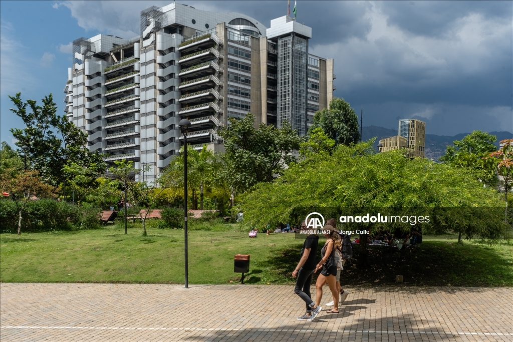 Medellin yeşil duvarlı eko-şehir modeliyle rekorlar kitabına girmek istiyor
