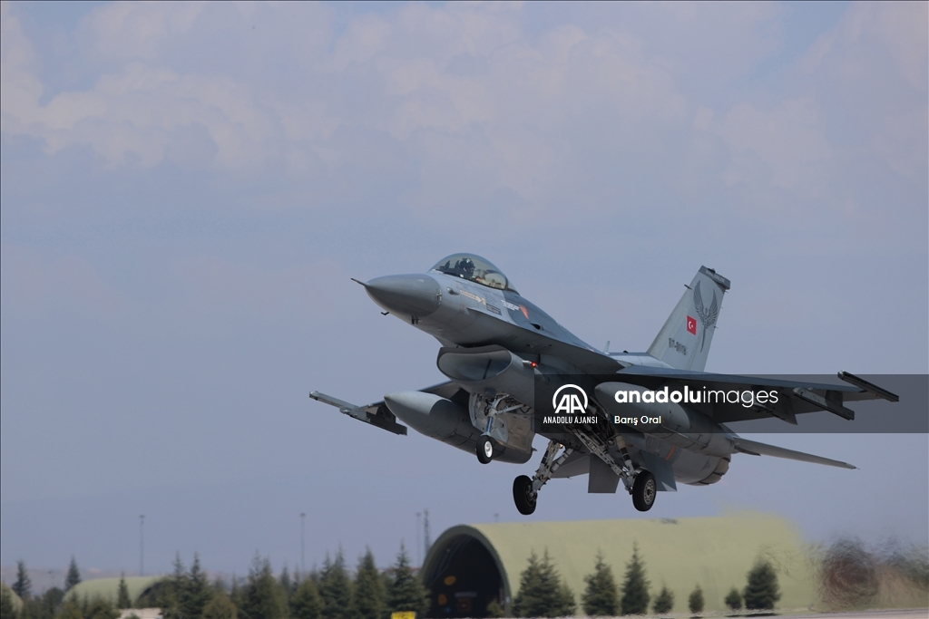 Hava Kuvvetlerinin 401. Test Filo Komutanlığı milli silahları semalarda göreve hazırlıyor