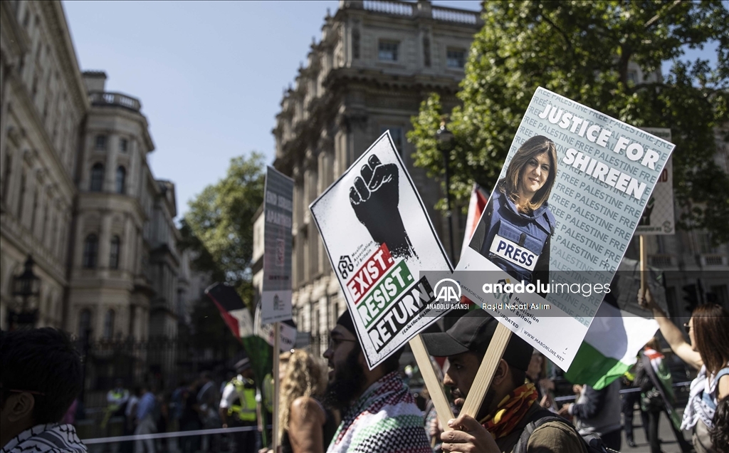 Londra'da İsrail'in Filistin'i işgali ve Al Jazeera muhabirinin öldürülmesi protesto edildi