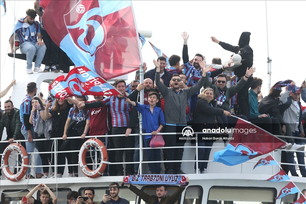 Trabzonspor şampiyonluğunu kutluyor