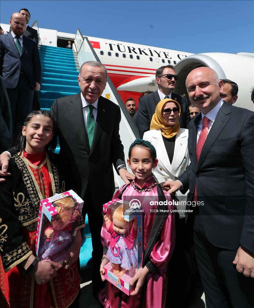 الرئيس التركي رجب طيب أردوغان يصل مطار "ريزة-أرتفين"