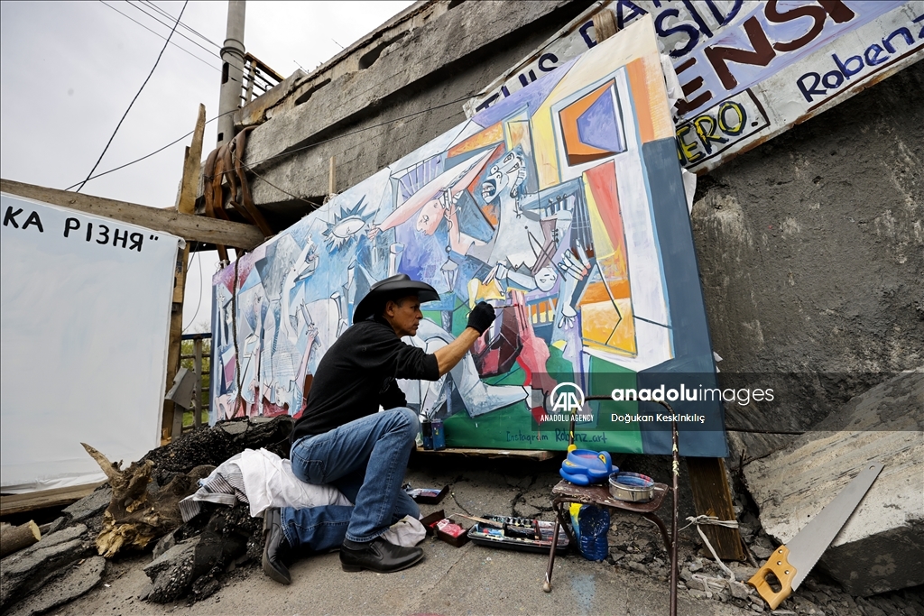 عبر لوحاته.. مكسيكي يجسد آلام الحرب في أوكرانيا