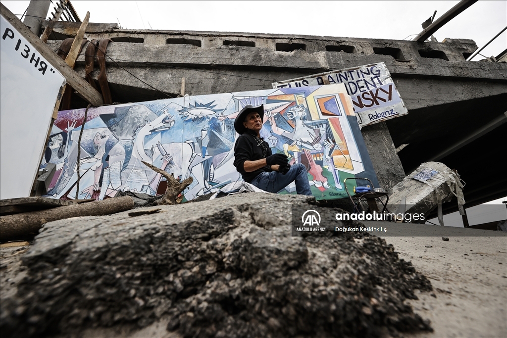 عبر لوحاته.. مكسيكي يجسد آلام الحرب في أوكرانيا