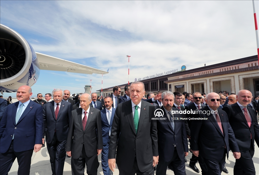 الرئيس التركي رجب طيب أردوغان يصل مطار "ريزة-أرتفين"