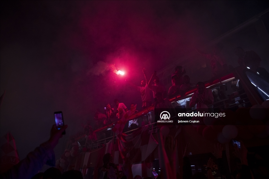 Ümraniyespor Süper Lig'e yükselişini kutladı