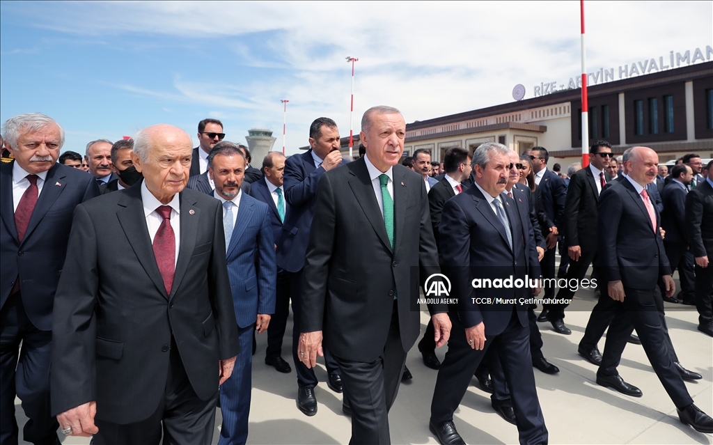 الرئيس التركي رجب طيب أردوغان يصل مطار "ريزة-أرتفين"
