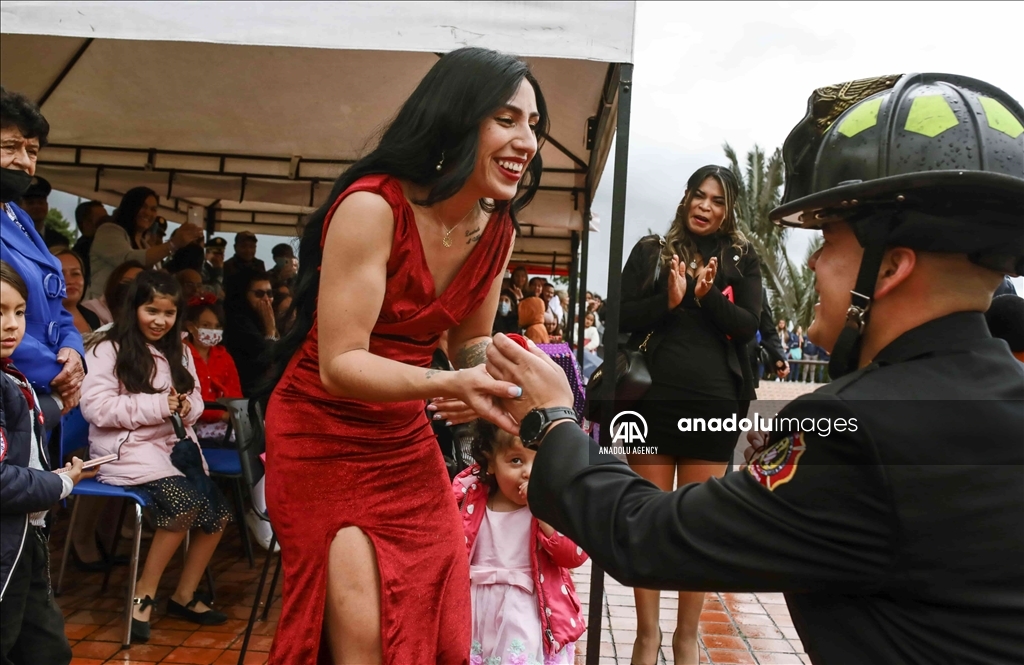 El cuerpo de Bomberos de Bogotá celebró su aniversario 127 con una 'pedida de mano' incluida 1