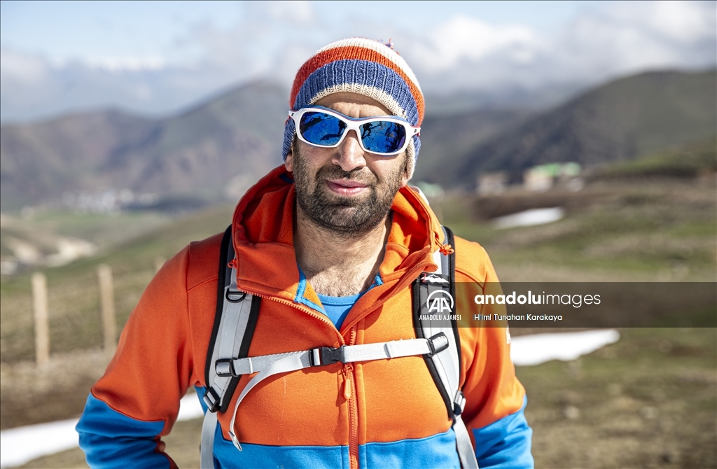 Maceraseverlerin Erzurum’un karlı zirvelerinde "dağ kayağı" keyfi
