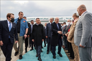 الرئيس الجزائري يصل أنقرة في زيارة رسمية