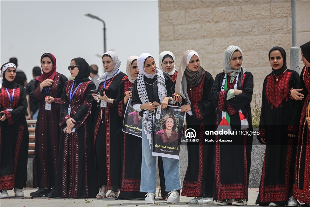 غزة.. جنازتان رمزيتان ووقفة مُنددة باغتيال "أبو عاقلة"