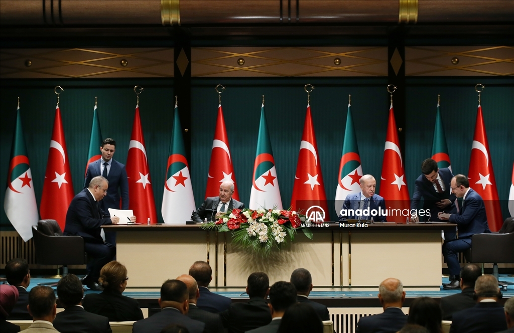 Cumhurbaşkanı Erdoğan ile Cezayir Cumhurbaşkanı Tebbun, anlaşmaların imza törenine iştirak etti