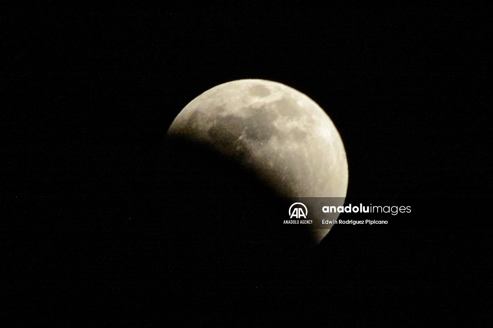 Eclipse lunar total en Cali