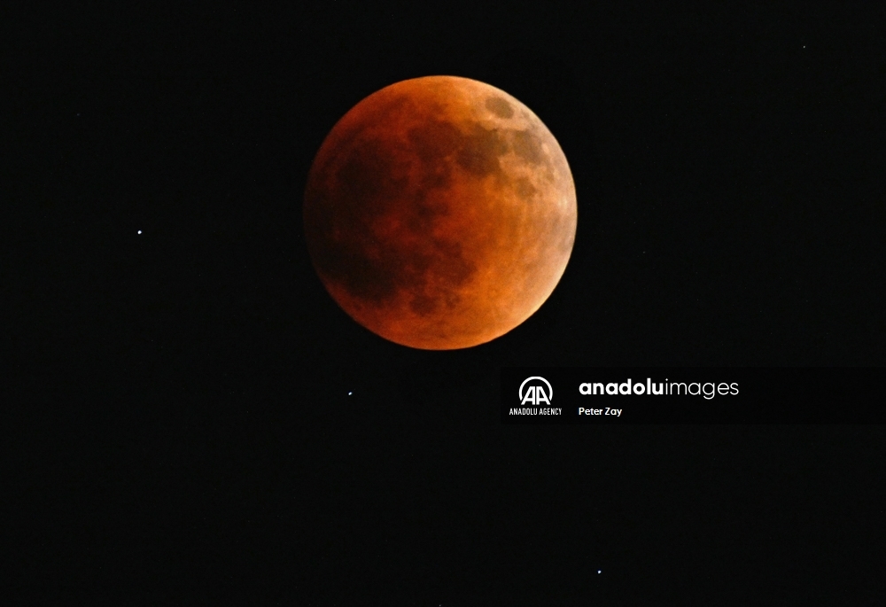Las imágenes que deja el eclipse lunar total en Charlotte, Estados Unidos