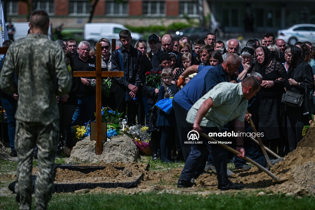 Savaşta ölen Ukrayna askeri için Lviv’de cenaze töreni düzenlendi