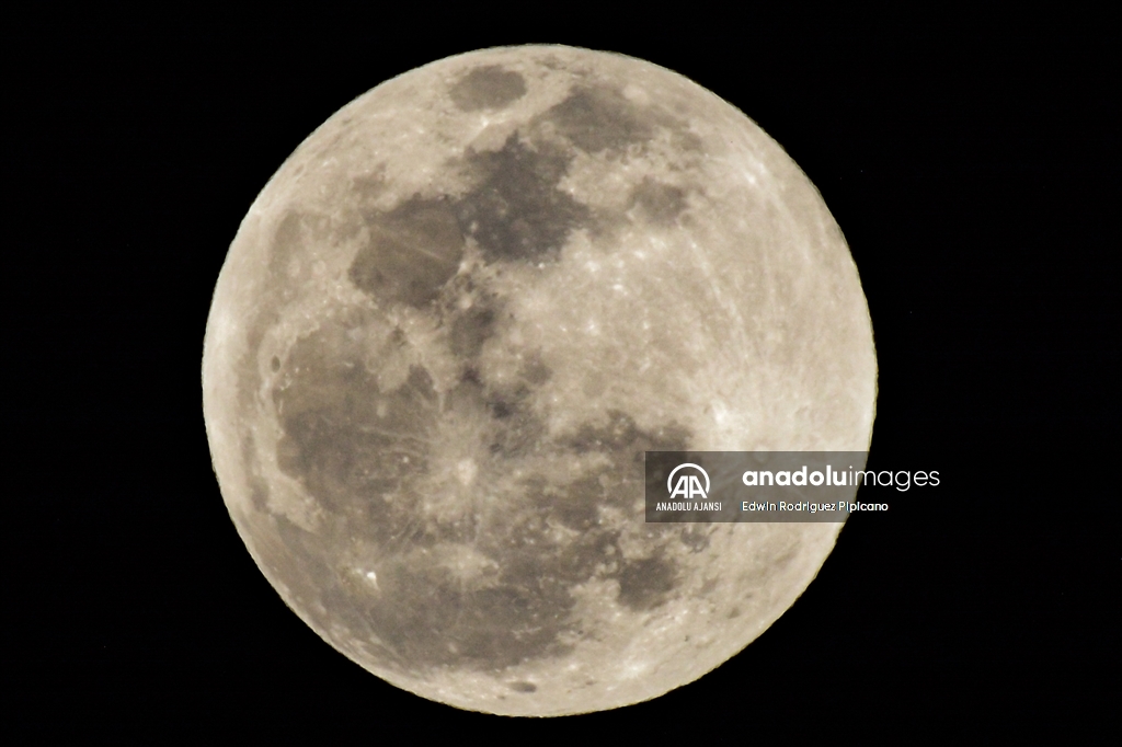 Ay tutulması Kolombiya'da gözlemlendi