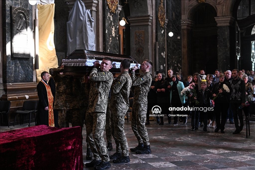 Savaşta ölen Ukrayna askeri için Lviv’de cenaze töreni düzenlendi