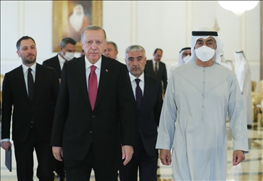 أردوغان يصل أبو ظبي للتعزية برئيس الإمارات الراحل