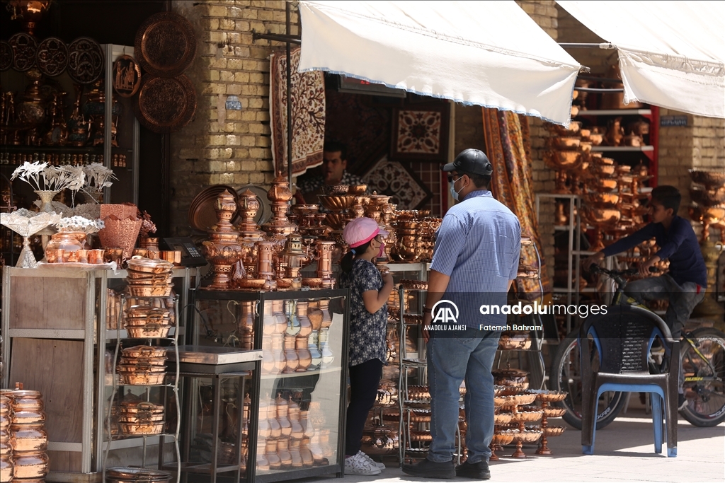 İran'da Safevi döneminden kalan bakır pazarında artık çekiç sesleri duyulmuyor