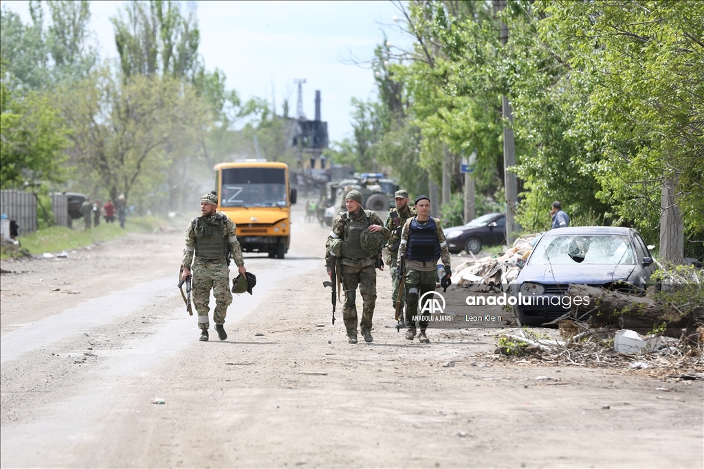 "Azov Taburu"nun bazı askerleri Mariupol'da teslim oldu