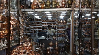 İran'da Safevi döneminden kalan bakır pazarında artık çekiç sesleri duyulmuyor