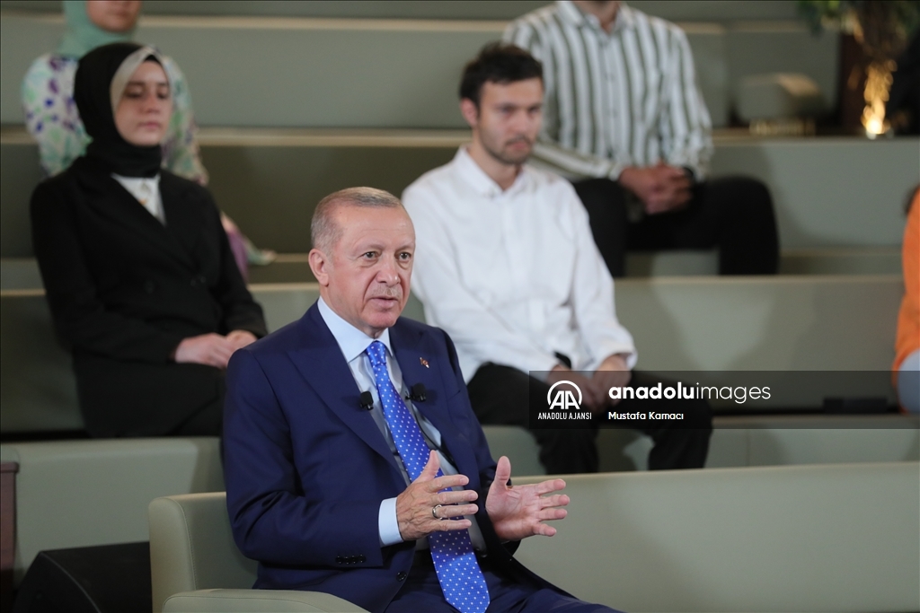 Cumhurbaşkanı Recep Tayyip Erdoğan, gençlerle buluştu