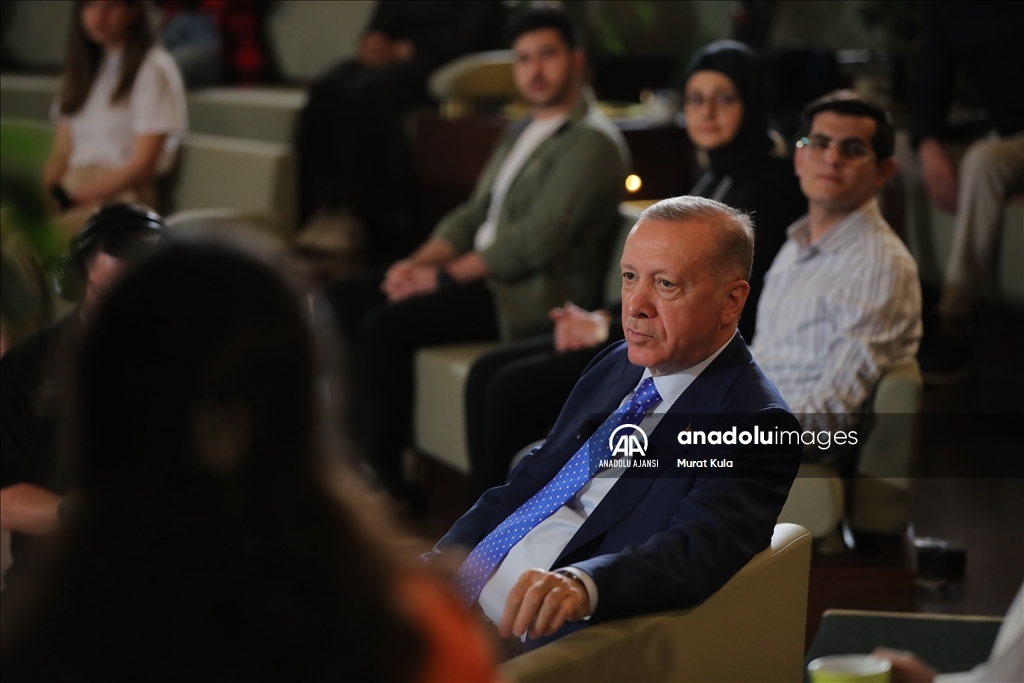Cumhurbaşkanı Recep Tayyip Erdoğan, gençlerle buluştu