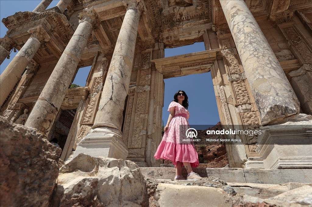 تركيا.. الرحلات البحرية تنعش السياحة في "أفس" الأثرية