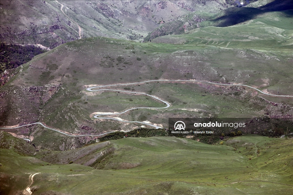 Kars'ın yeşeren arazileri ve Çıldır Gölü helikopterden görüntülendi