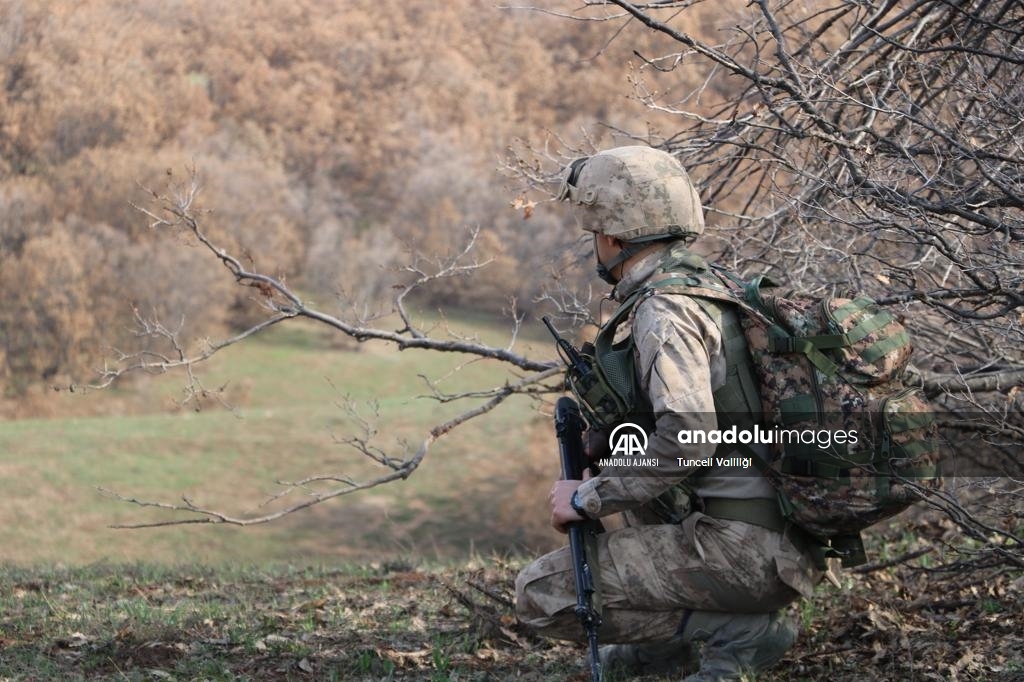 Komandolar teröristlerin barındığı Tunceli dağlarını "abluka"ya aldı