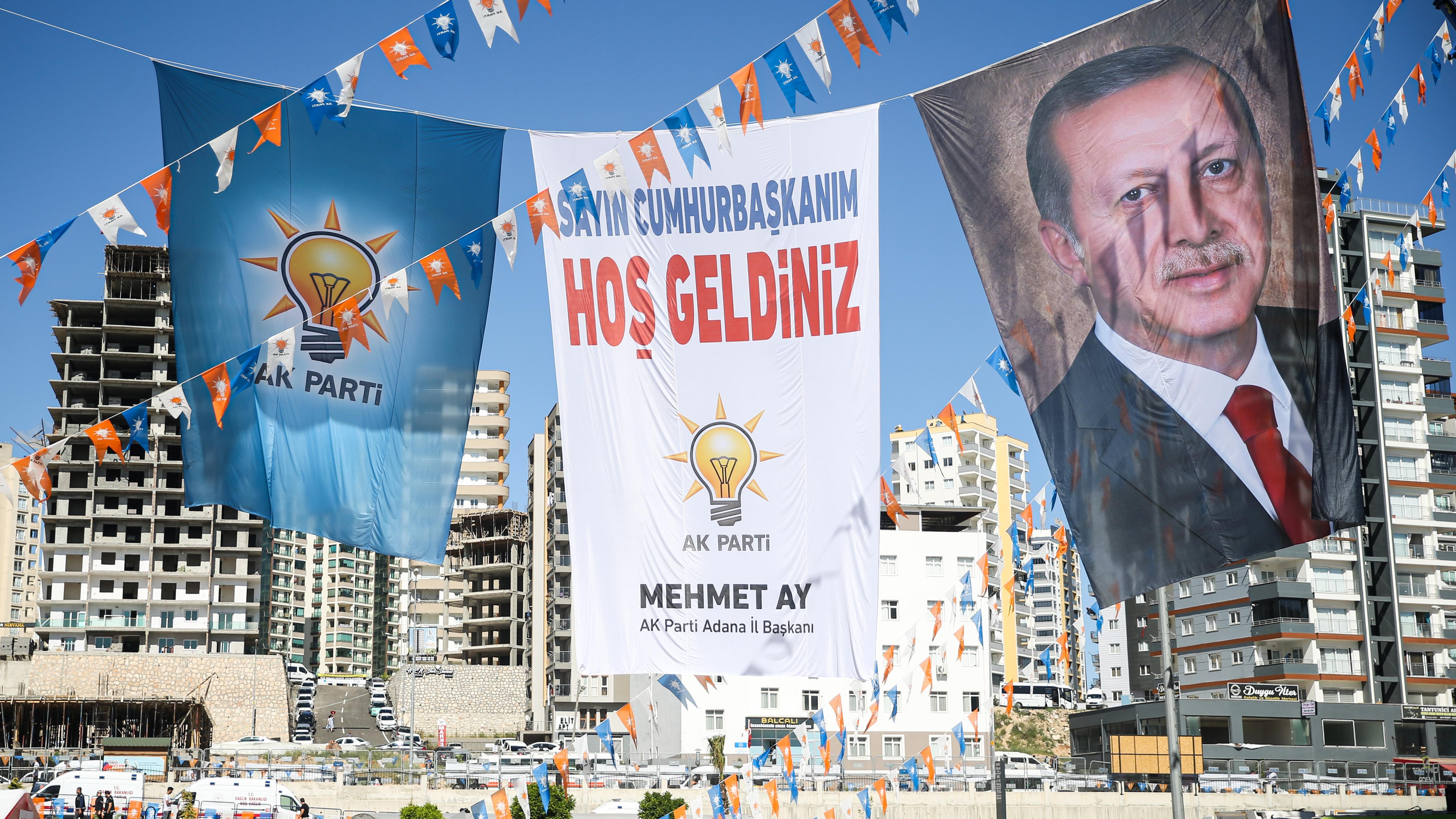  Cumhurbaşkanı Erdoğan'ın katılacağı Adana'daki gençlik şöleninde hazırlıklar tamamlandı