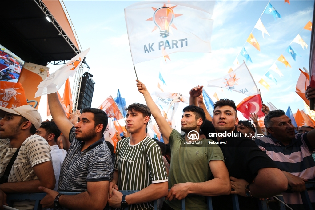 "Türkiye'nin gençleri" Cumhurbaşkanı Erdoğan'la buluşmanın mutluluğunu dile getirdi
