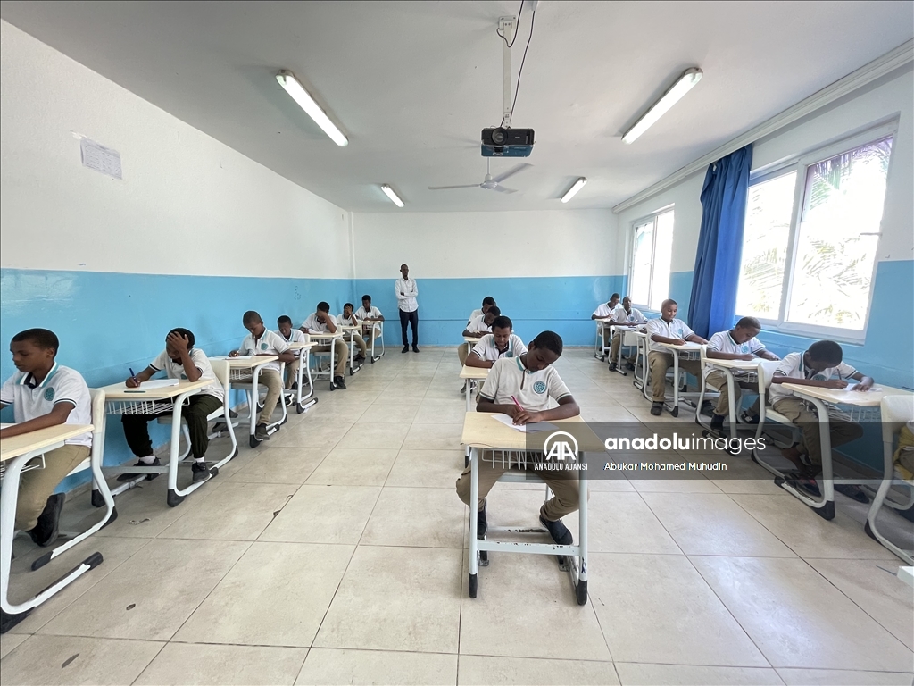 Teneke evlerde doğanların dünyaya açılan umut kapısı: Somali Maarif Okulları