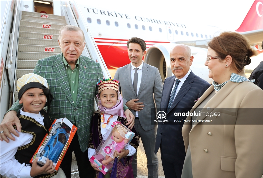 Cumhurbaşkanı Erdoğan'a, gençlik şölenine katılacağı Adana'da coşkulu karşılama