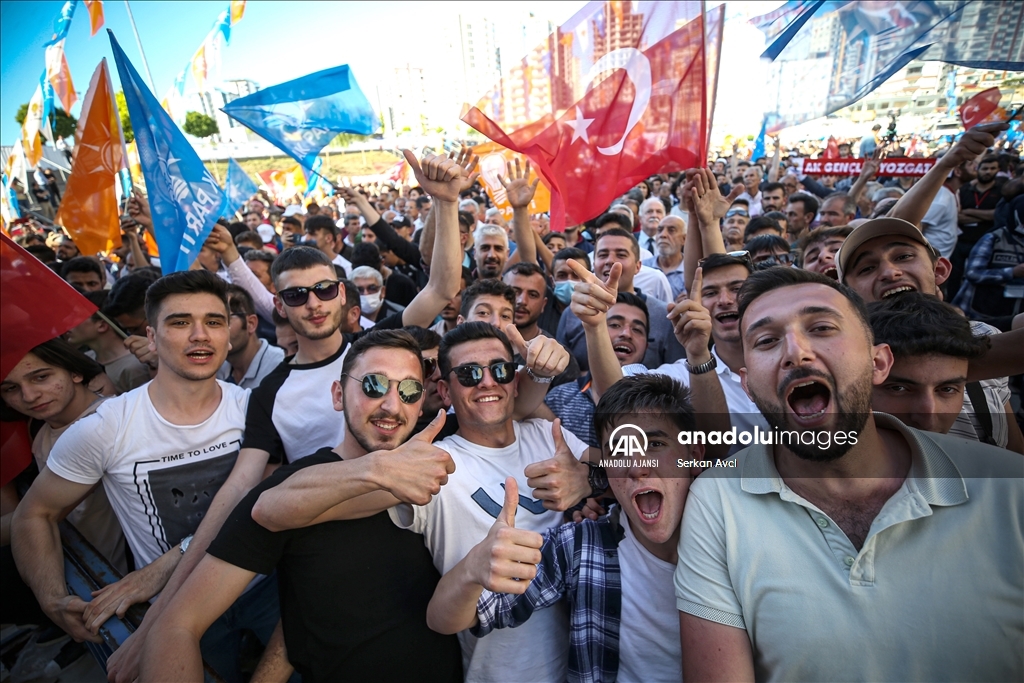 AK Parti Gençlik Kollarınca Adana'da düzenlenen "Bir Gençlik Şöleni"