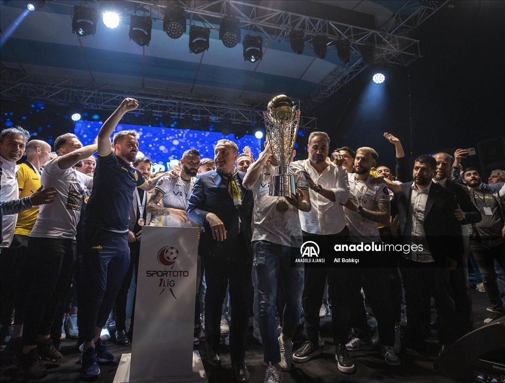 MKE Ankaragücü şampiyonluğunu kutluyor