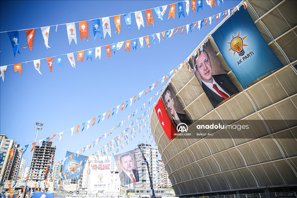 Cumhurbaşkanı Erdoğan'ın katılacağı Adana'daki gençlik şöleninde hazırlıklar tamamlandı