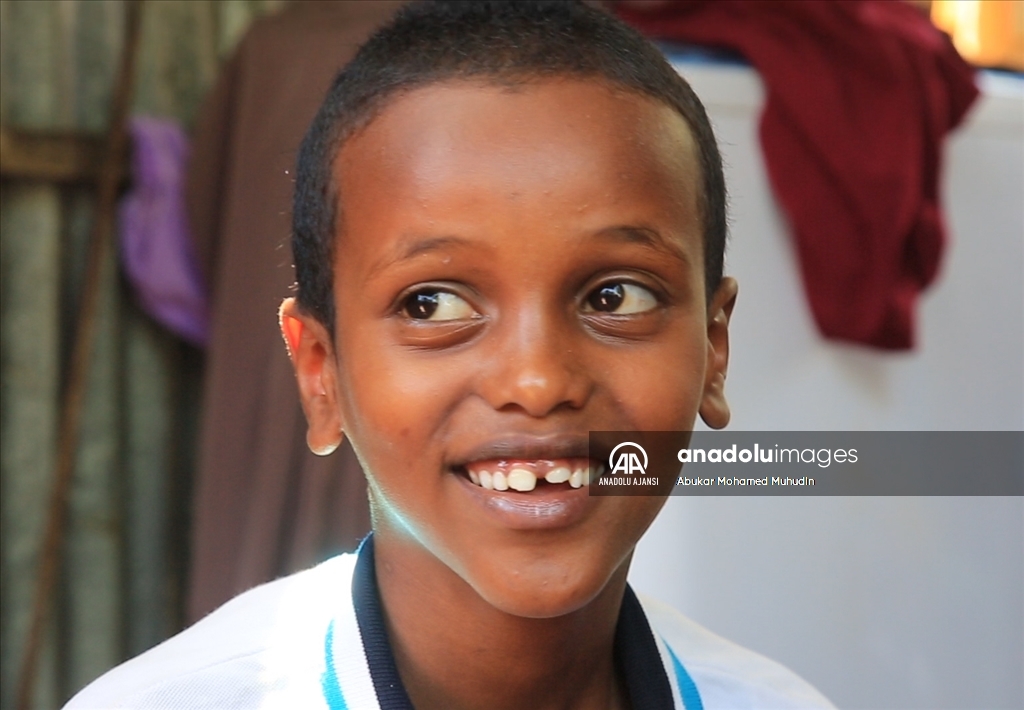 Teneke evlerde doğanların dünyaya açılan umut kapısı: Somali Maarif Okulları