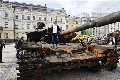 Kiev exhibe los tanques rusos destruidos en una de sus principales plazas