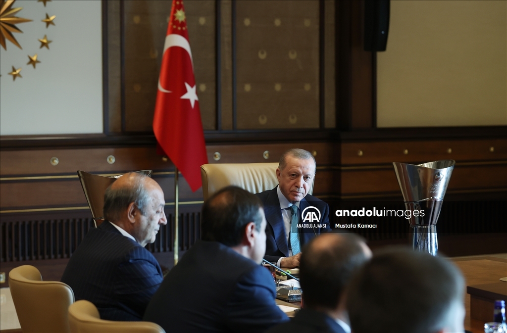 Cumhurbaşkanı Erdoğan, Avrupa şampiyonu Anadolu Efes takımını kabul etti